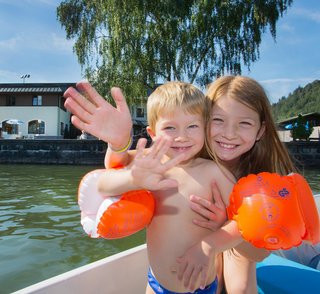 Hostel Zell am See: Kinder im Wasser © Repolusk