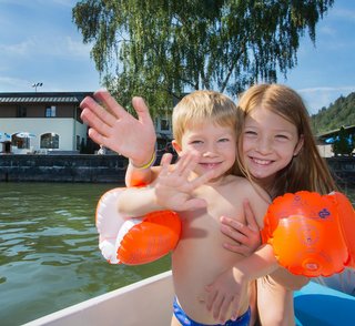 Hostel Zell am See: Kinder im Wasser © Repolusk